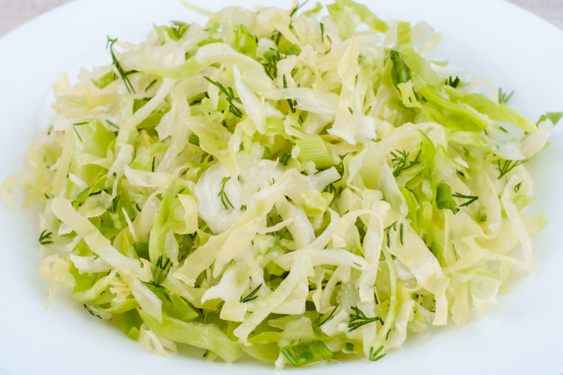 Салат из свежей молодой капусты с зеленью - KUMIR