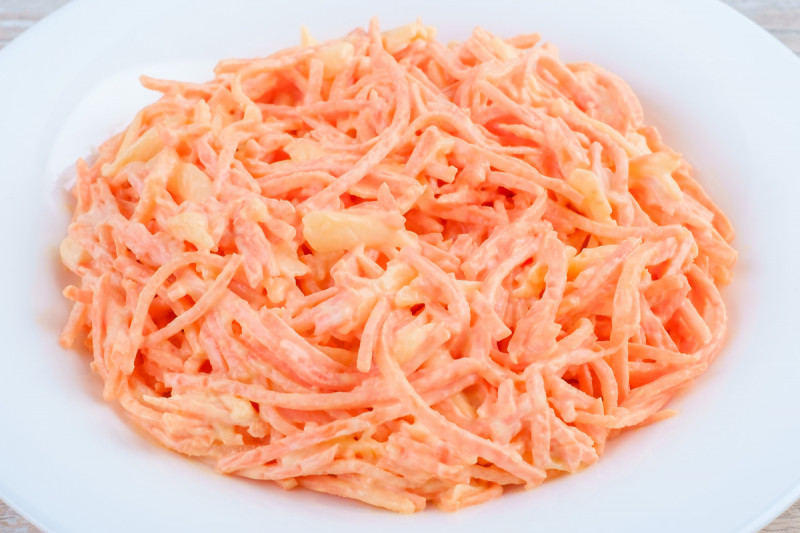 Салат морковь с сыром и чесноком - KUMIR