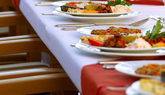 Кейтеринг - это оптимальный вариант для проведения различных мероприятий, банкетов, праздников. Компания KUMIR предлагает лучшие блюда, профессиональных поваров для выездного банкета.