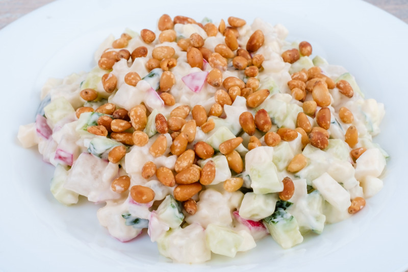 Хрустящий салатик с кедровыми орехами - французская кухня - KUMIR