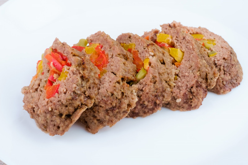 Мясной рулет из говядины с цветным перцем с соусом кисло-сладким - KUMIR