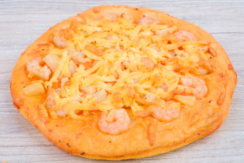 Пицца с креветками и ананасами - KUMIR