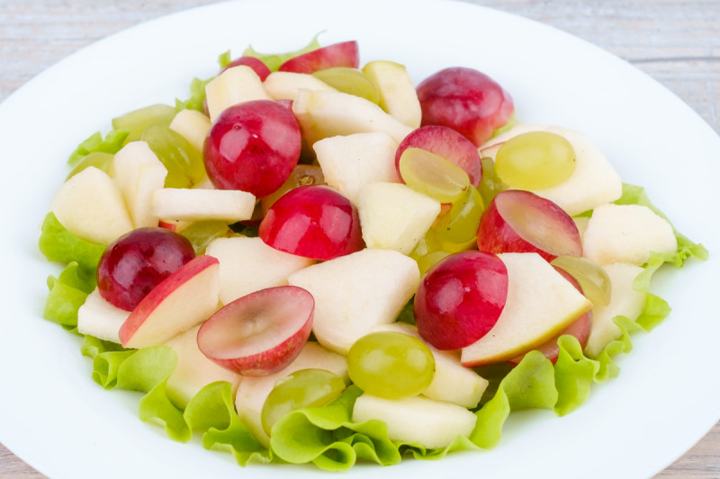 Салат из яблок и винограда - KUMIR
