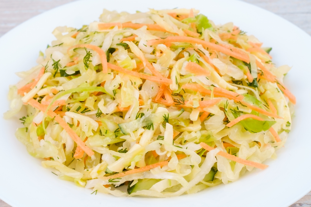 Салат капустка с морковкой - KUMIR