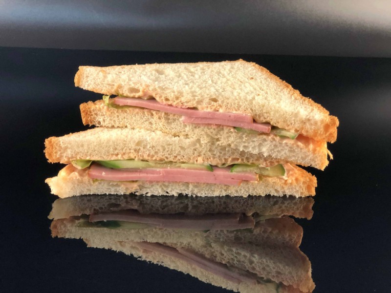 Сэндвич с окороком копчёным - KUMIR