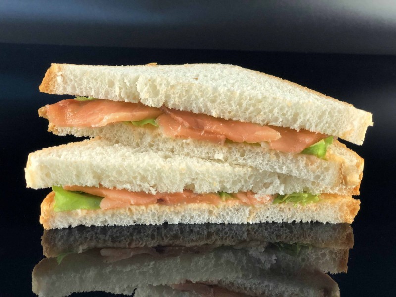 Сэндвич с сёмгой слабосолёной - KUMIR