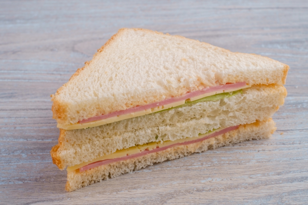 Сэндвич с ветчиной и сыром - KUMIR