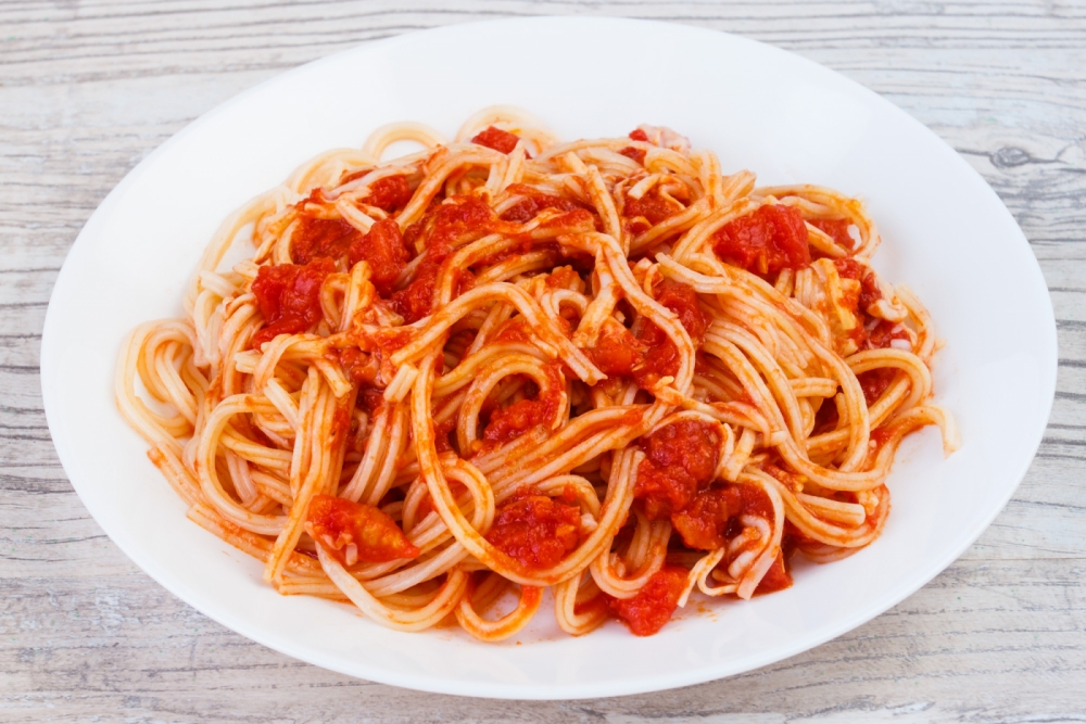 Спагетти отварные с соусом - KUMIR